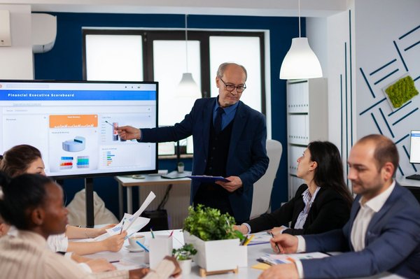 Boostez votre carrière avec une formation en communication visuelle, création et design